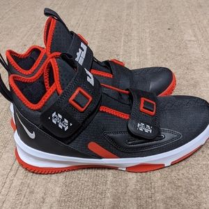 NIKE LEBRON SOLDIER XIII 1 USA SIZE 6Y